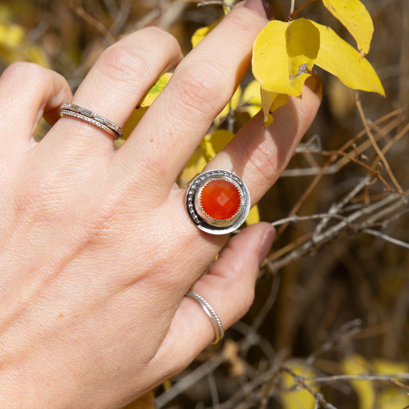 7 Carnelian Circle Art Deco Sterling Silver Ring (Size 7)