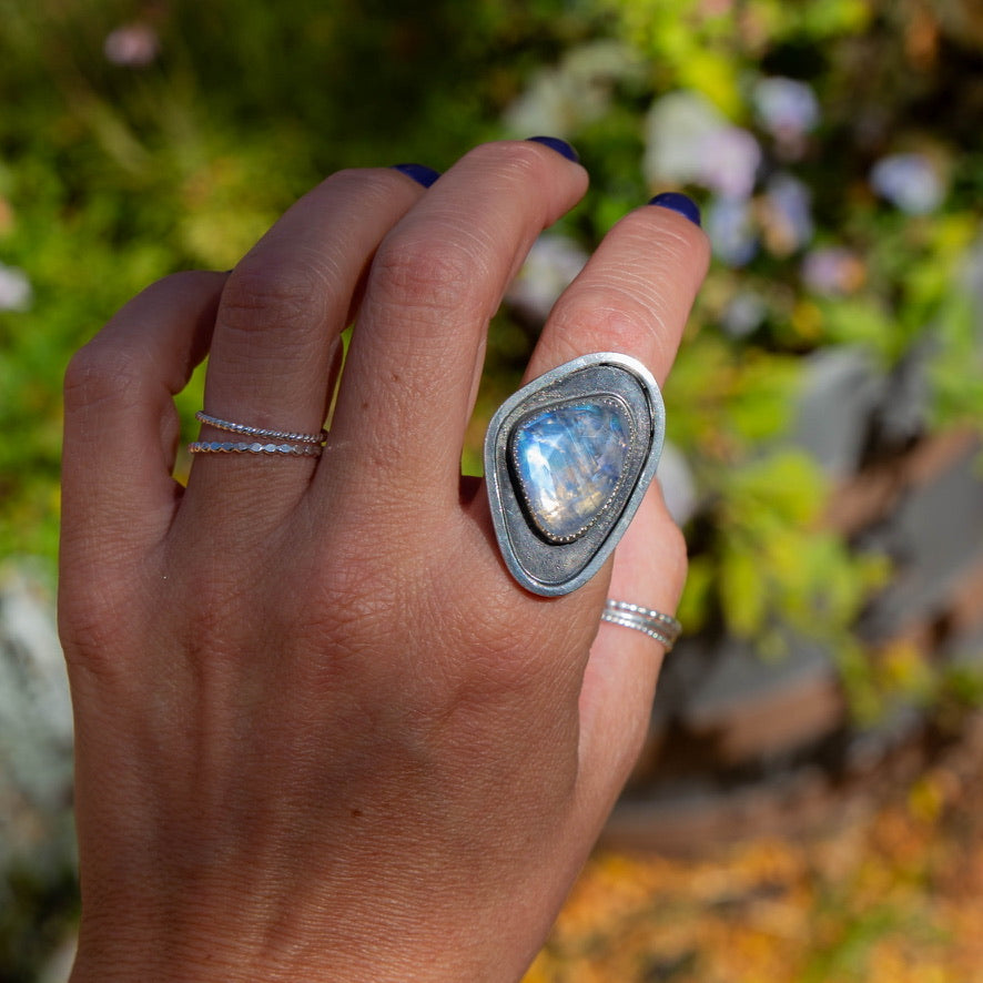 7.5 Rainbow Moonstone Sterling Silver Statement Ring (Size 7.5)