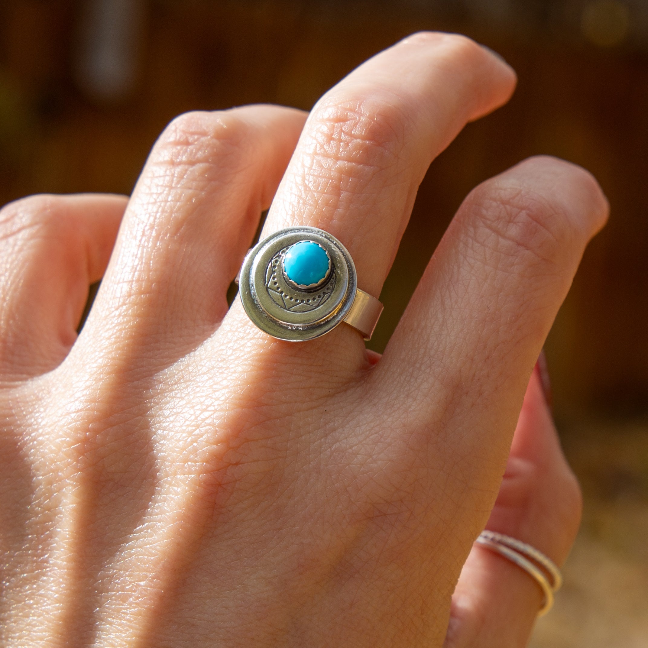 7 BlueBird Turquoise Layered Design Sterling Silver Ring (Size 7)