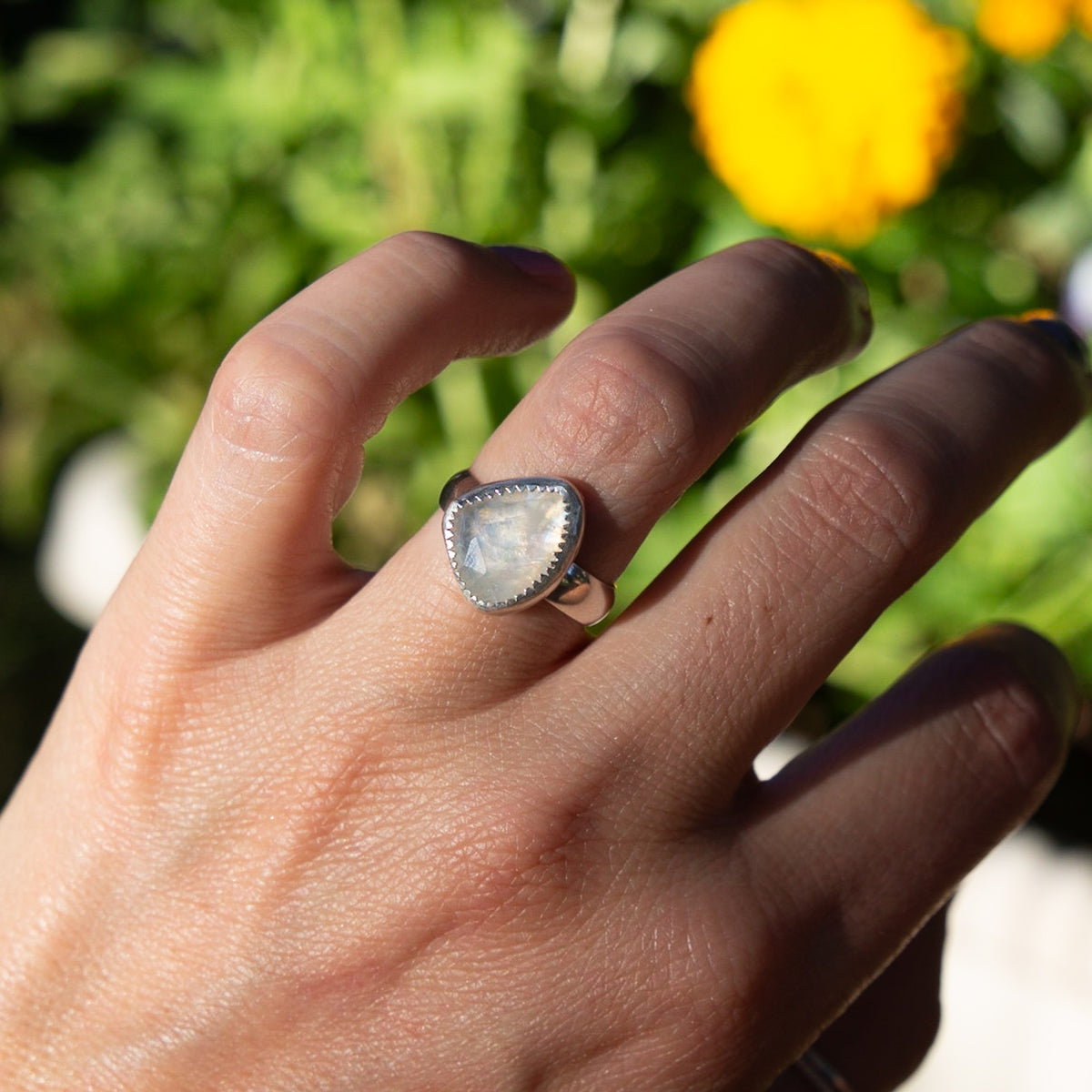 7 Moonstone Sterling Silver Ring (Size 7)