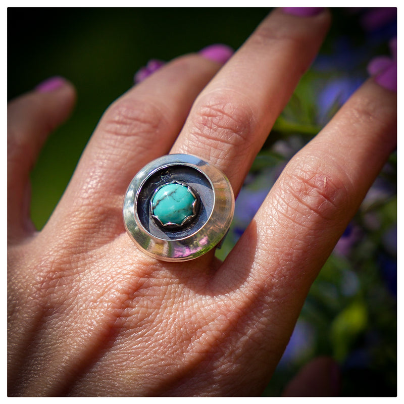 7 Campitos Turquoise Circle Shadowbox Sterling Silver Ring (Size 7)